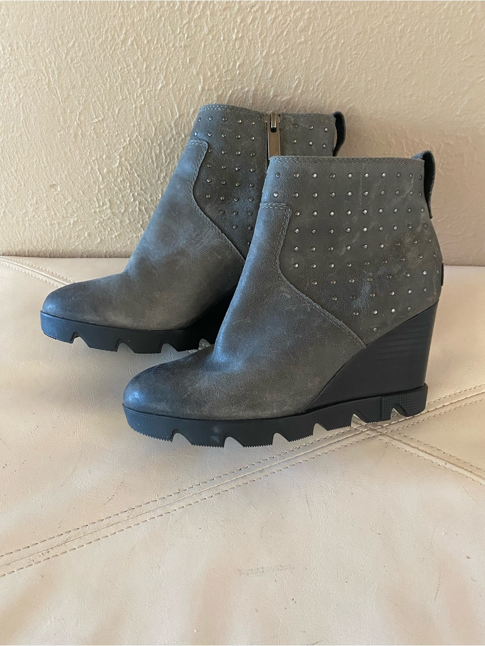 Sorel Joan Uptown Stud Booties Gray Studded Wedge Ankle Boots Waterproof Size 7